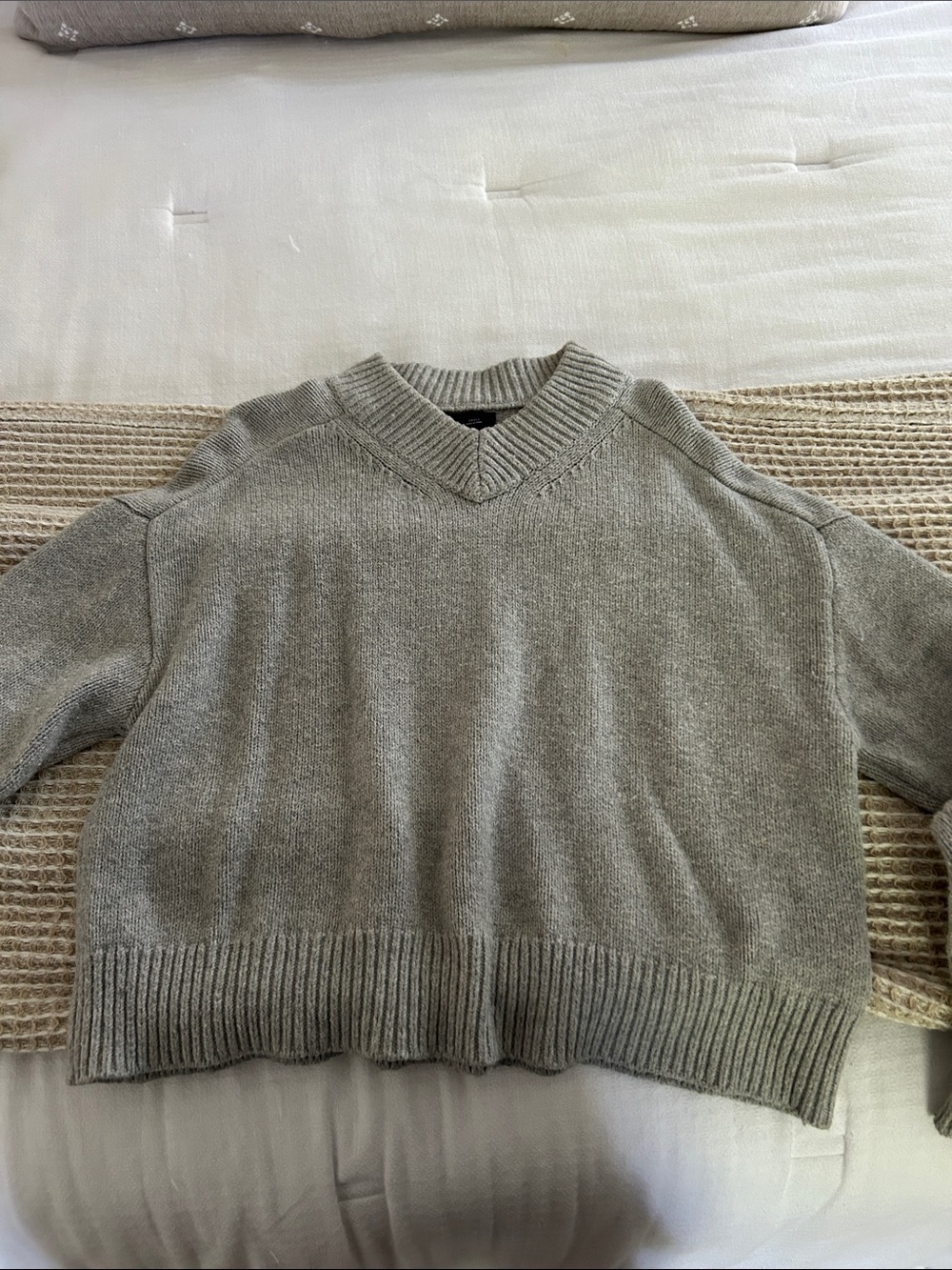 Gap grey v neck sweater